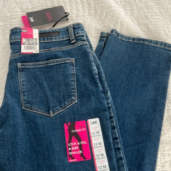 NWT LEE CLASSIC FIT STRAIGHT LEG JEANS - Picture 1 of 9
